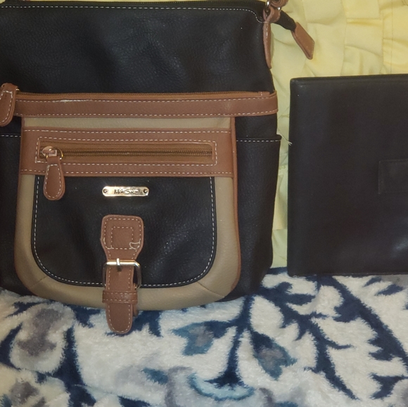 Beautiful,Practically New, Name Brand Purses! Different prices from $15-35 - Picture 6 of 16